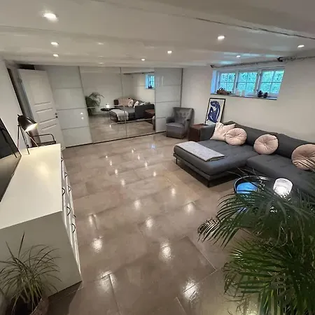 Renovated Basement In Апартаменты Гентофте