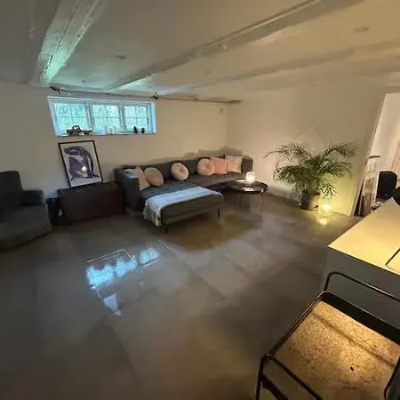 Renovated Basement In Апартаменты
