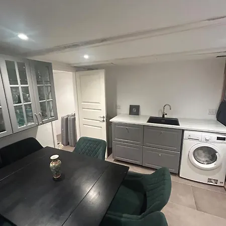 Renovated Basement In Апартаменты Гентофте
